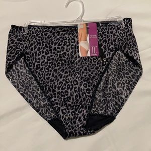 ✨3/$12✨ Total Control hi cut no ride panties M